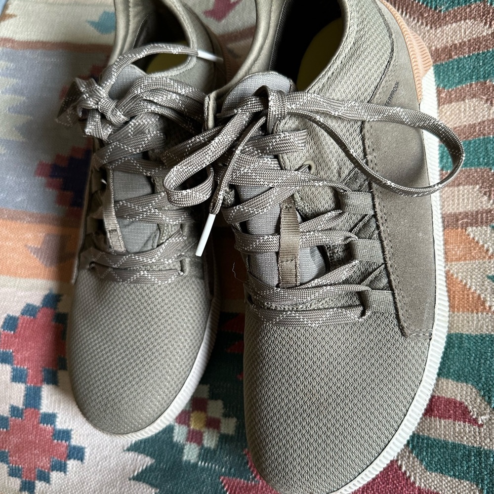 EUC, like new! Sorel women’s waterproof sneakers, size 9, Sage green